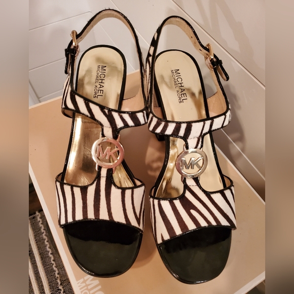MICHAEL Micheal Kors Zebra Cary Sling Platform Sandal Size 8.5 - Picture 5 of 13